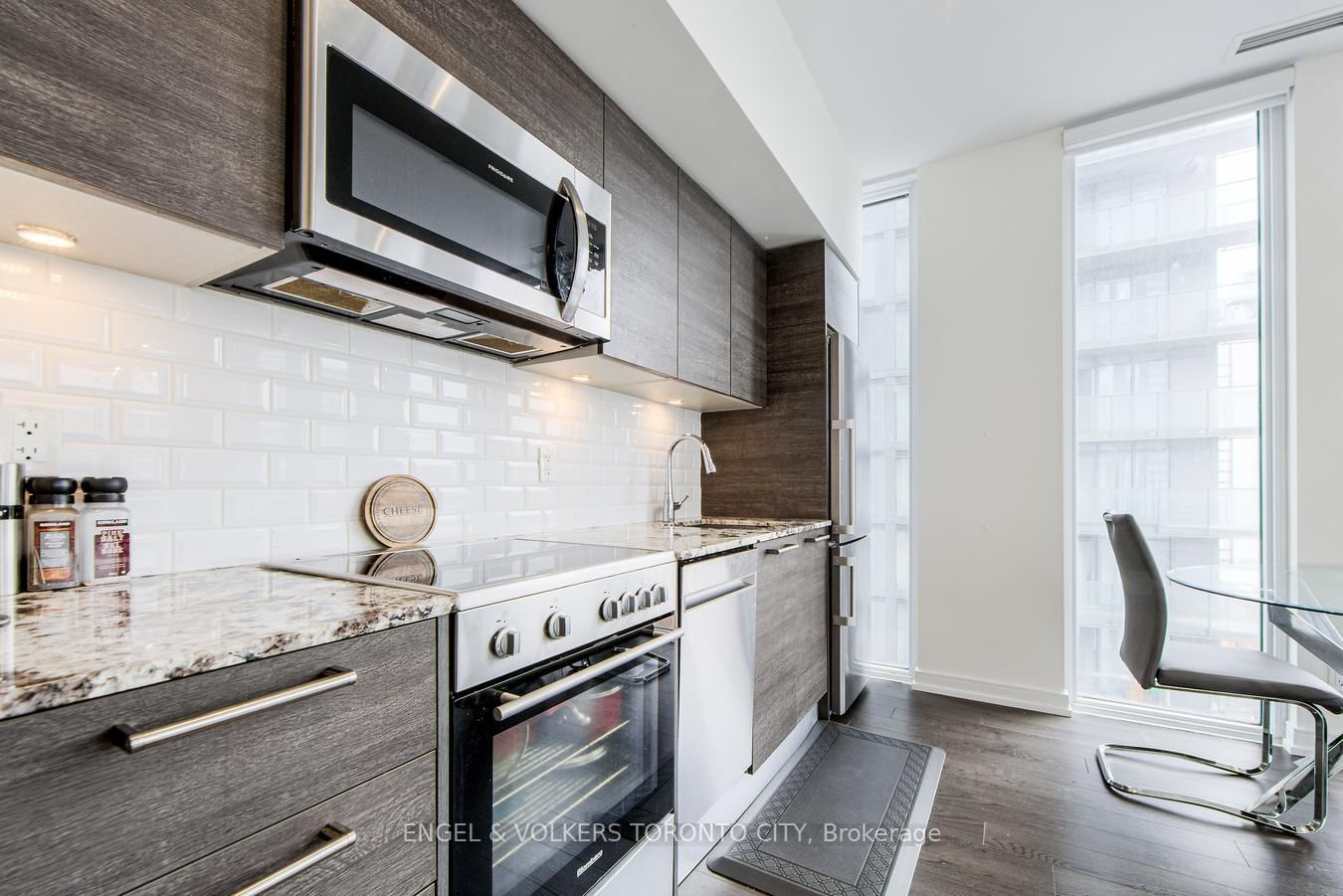 28 Wellesley St E, unit 1104 for rent