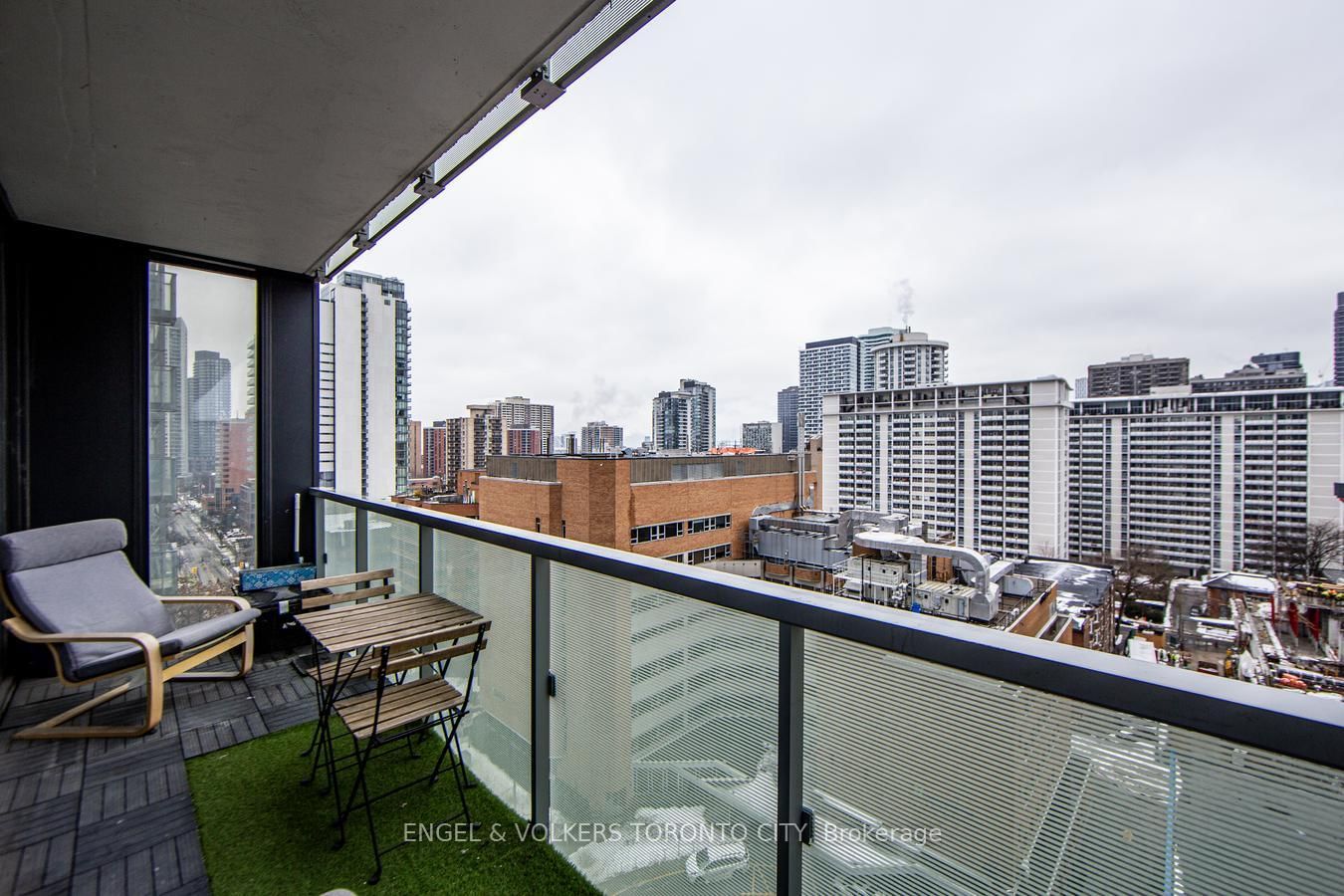 28 Wellesley St E, unit 1104 for rent