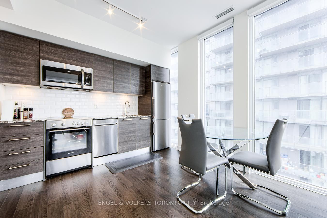 28 Wellesley St E, unit 1104 for rent