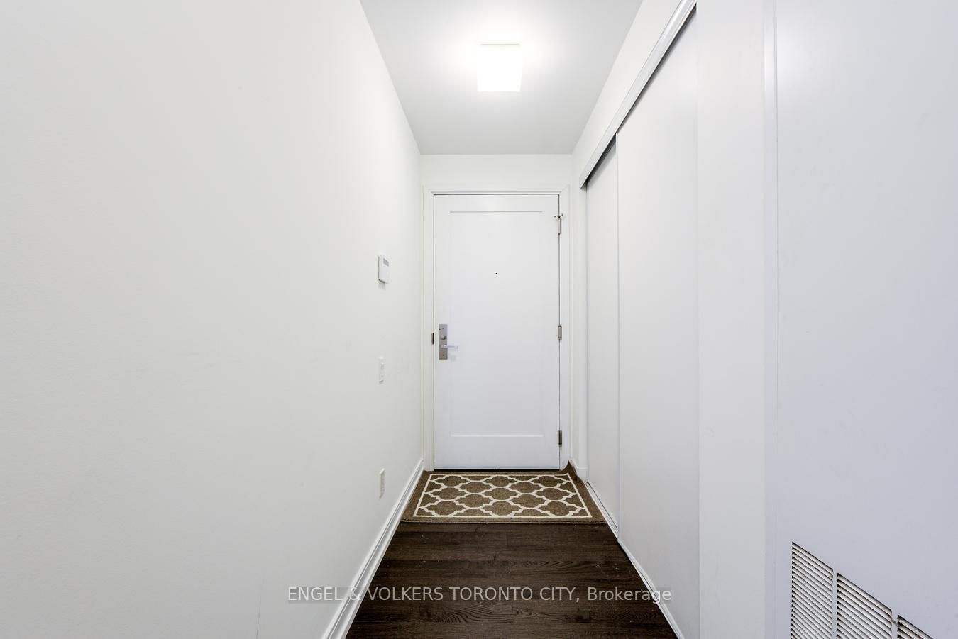 28 Wellesley St E, unit 1104 for rent