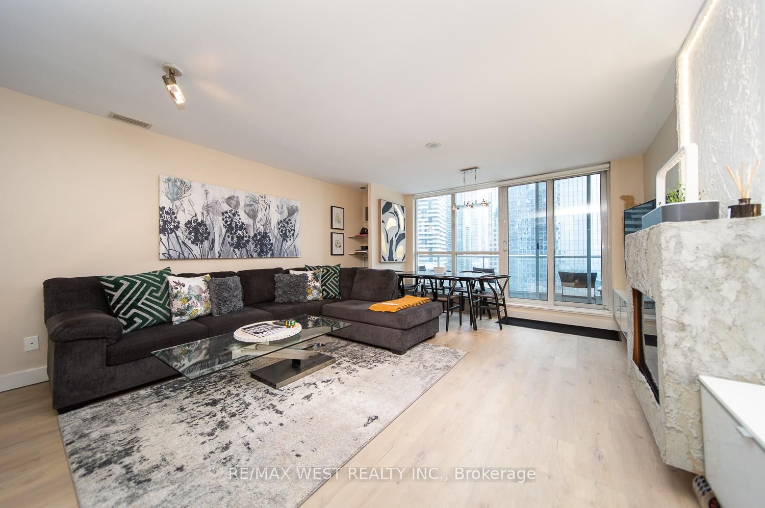 8 York St, unit 1502 for rent