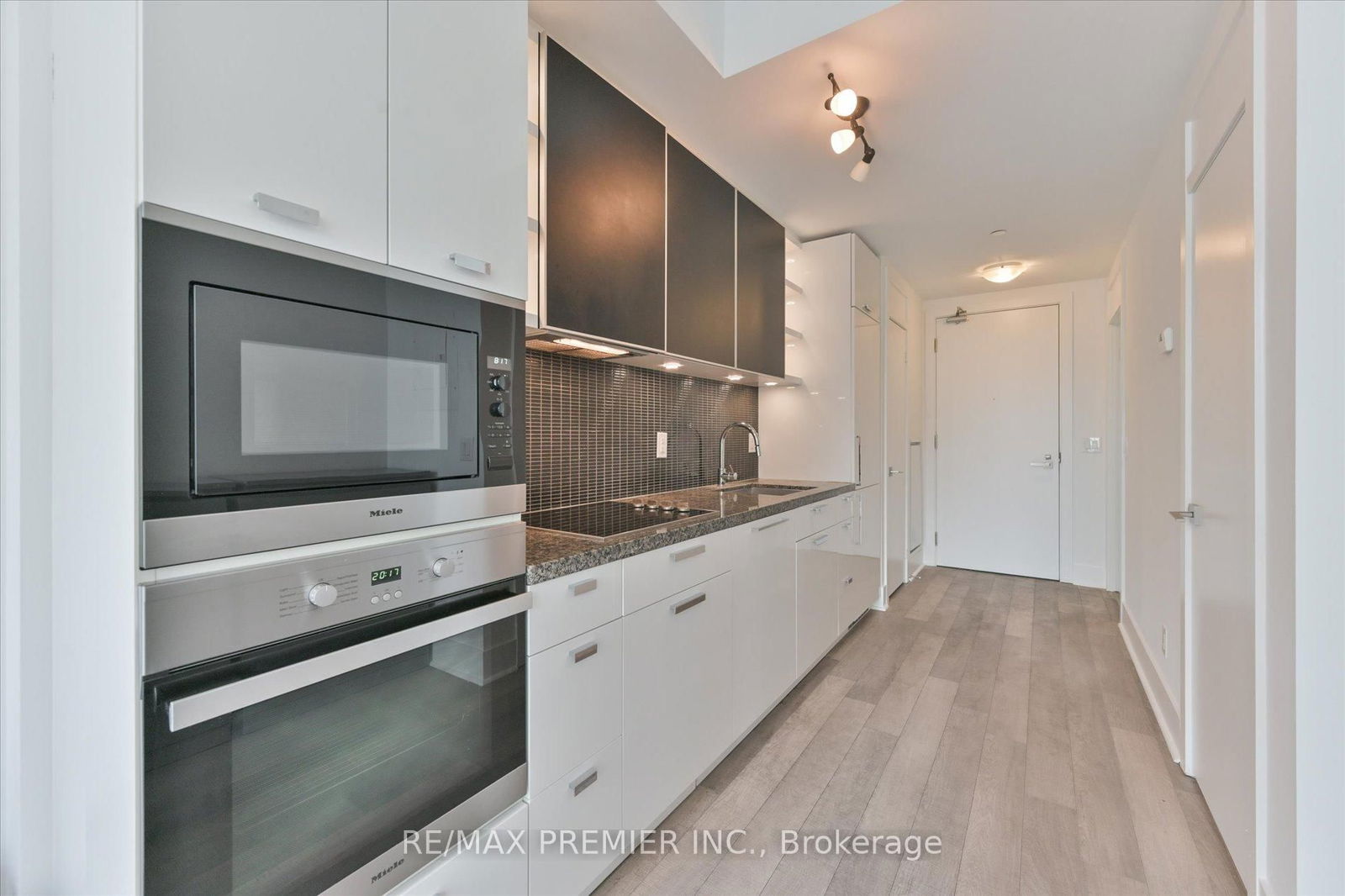 32 Davenport Rd, unit 407 for rent