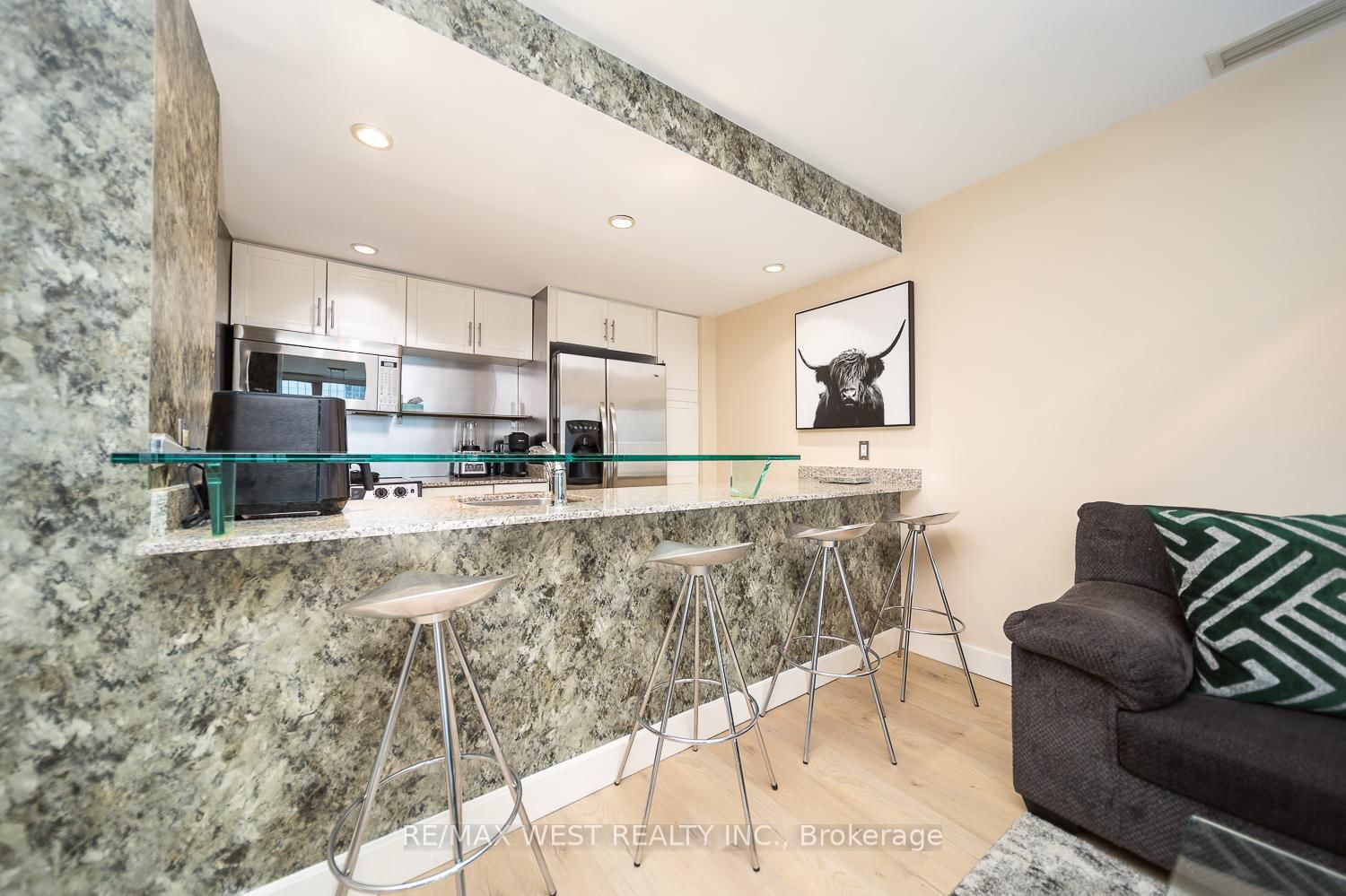 8 York St, unit 1502 for rent