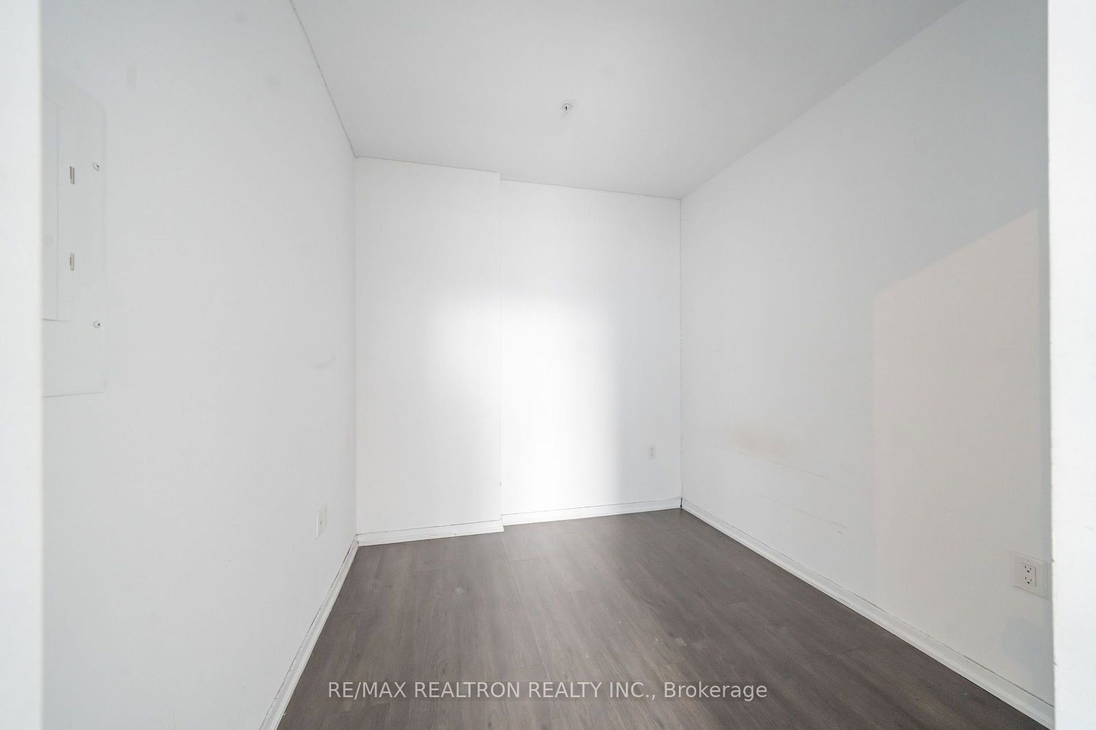 36 Lisgar St, unit 323 for rent