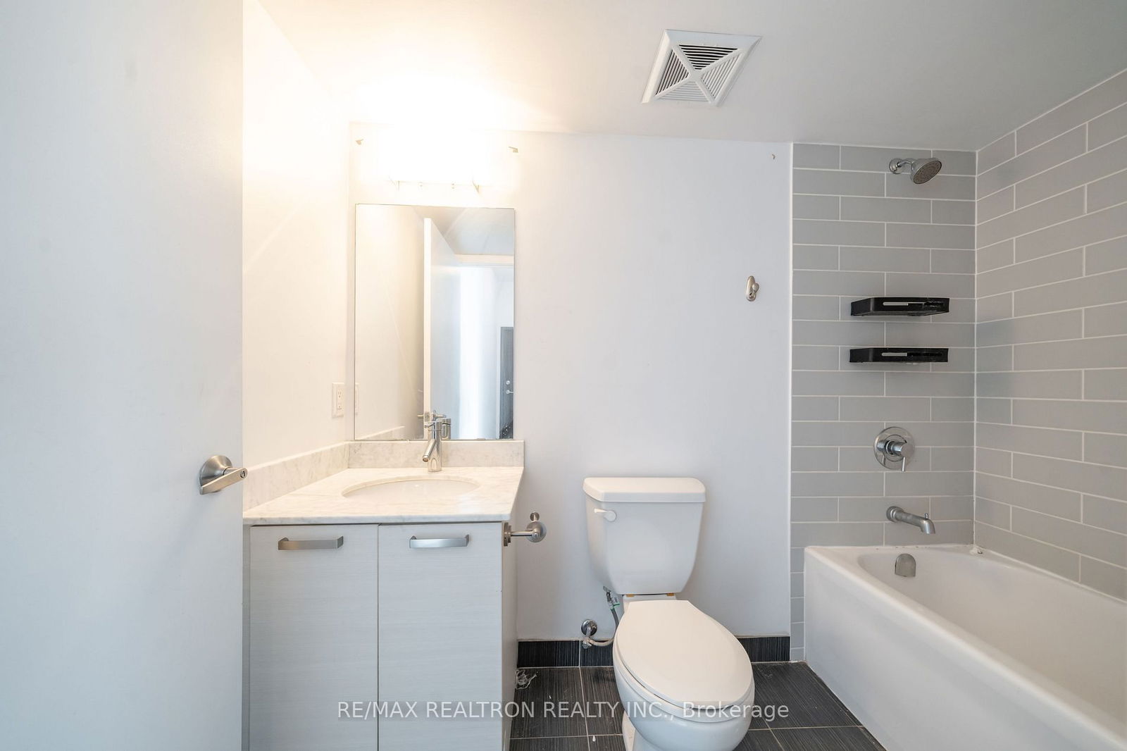 36 Lisgar St, unit 323 for rent