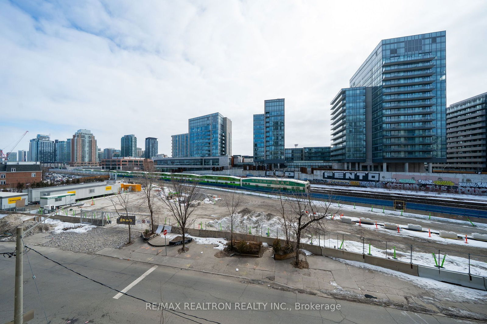 36 Lisgar St, unit 323 for rent