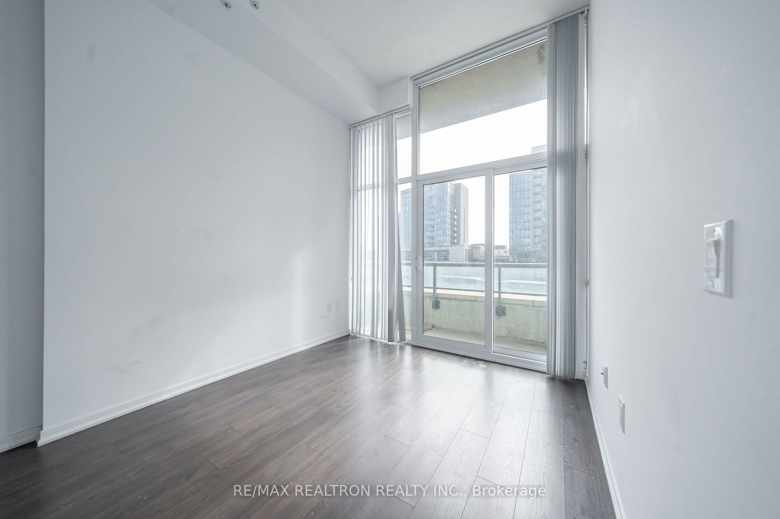 36 Lisgar St, unit 323 for rent