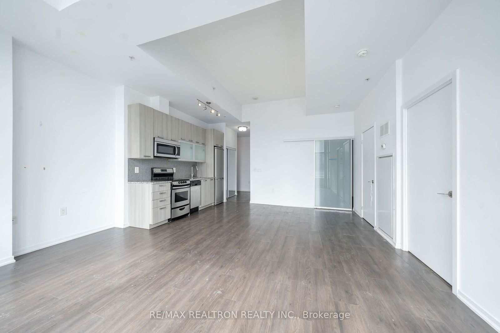 36 Lisgar St, unit 323 for rent