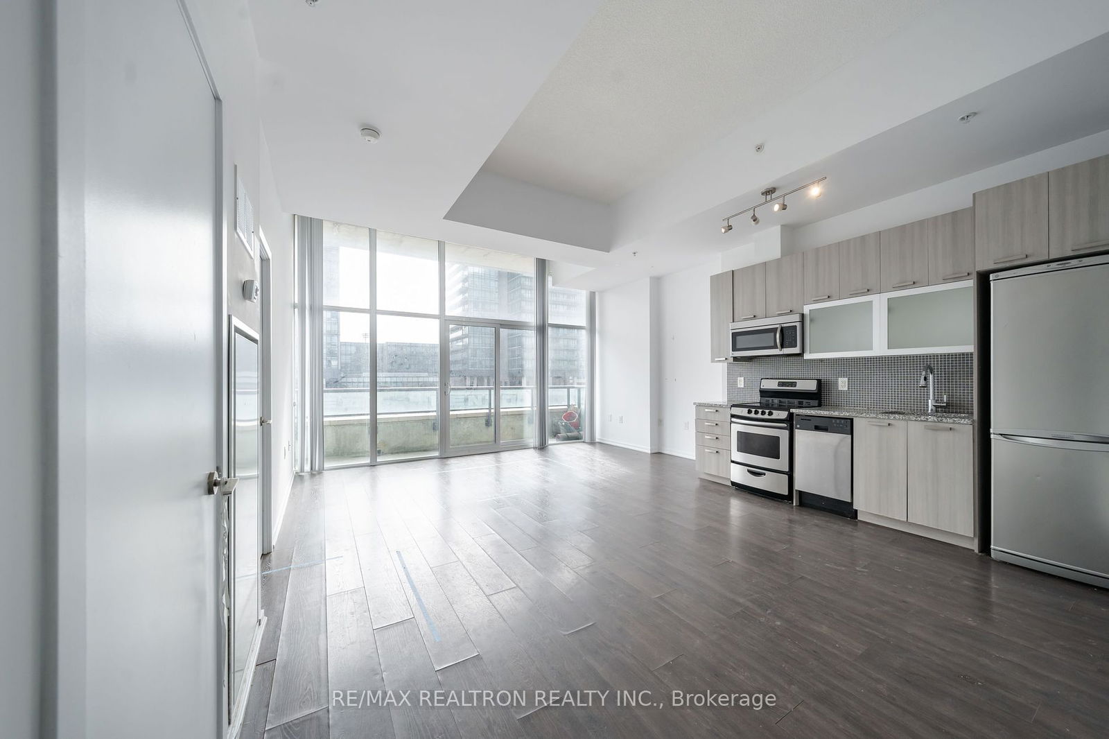 36 Lisgar St, unit 323 for rent