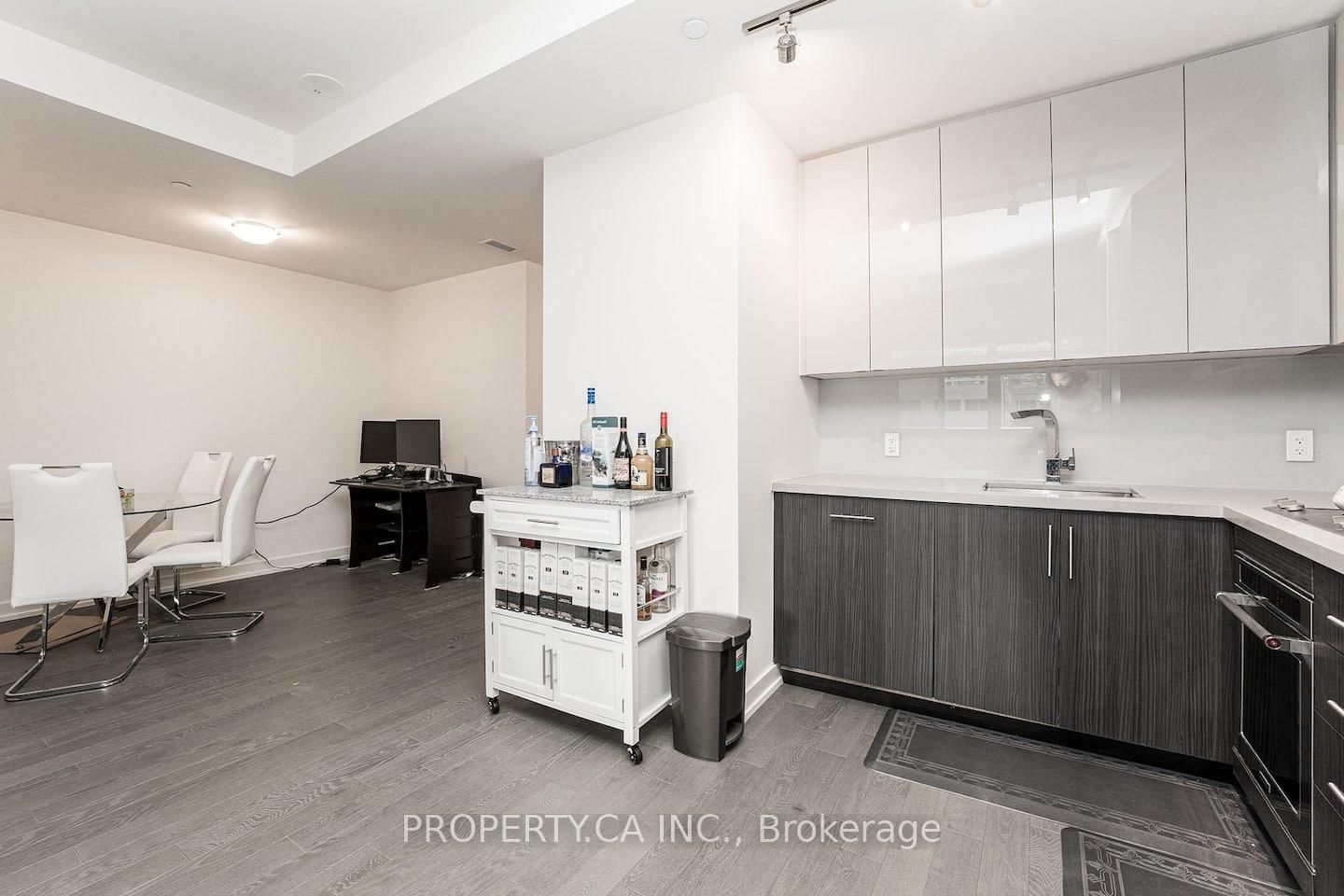 330 Richmond St W, unit 1120 for rent