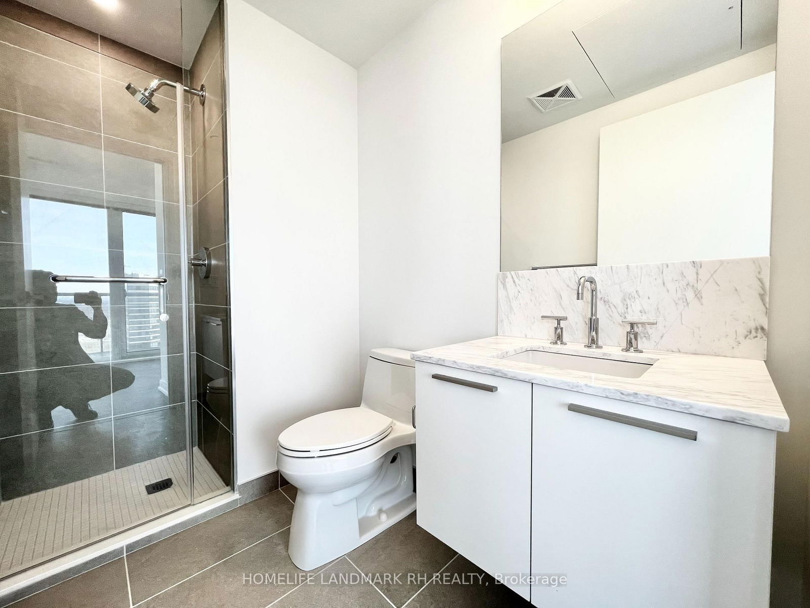 3 Gloucester St, unit 3501 for rent