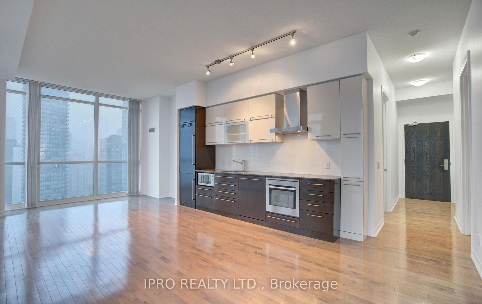 770 Bay St, unit PH201 for sale