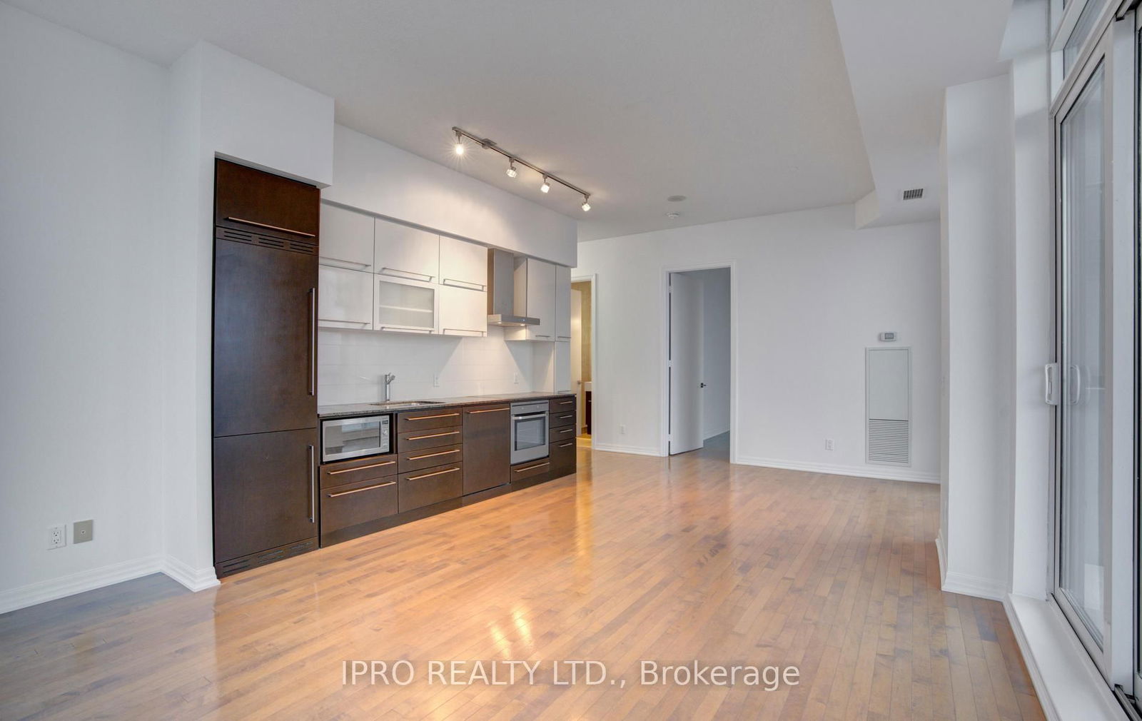 770 Bay St, unit PH201 for sale