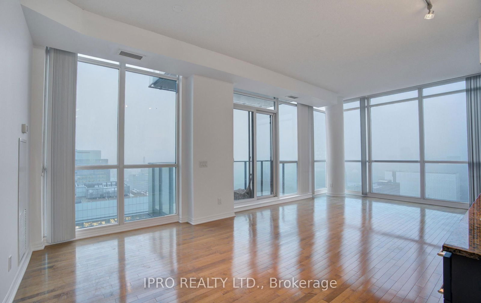 770 Bay St, unit PH201 for sale