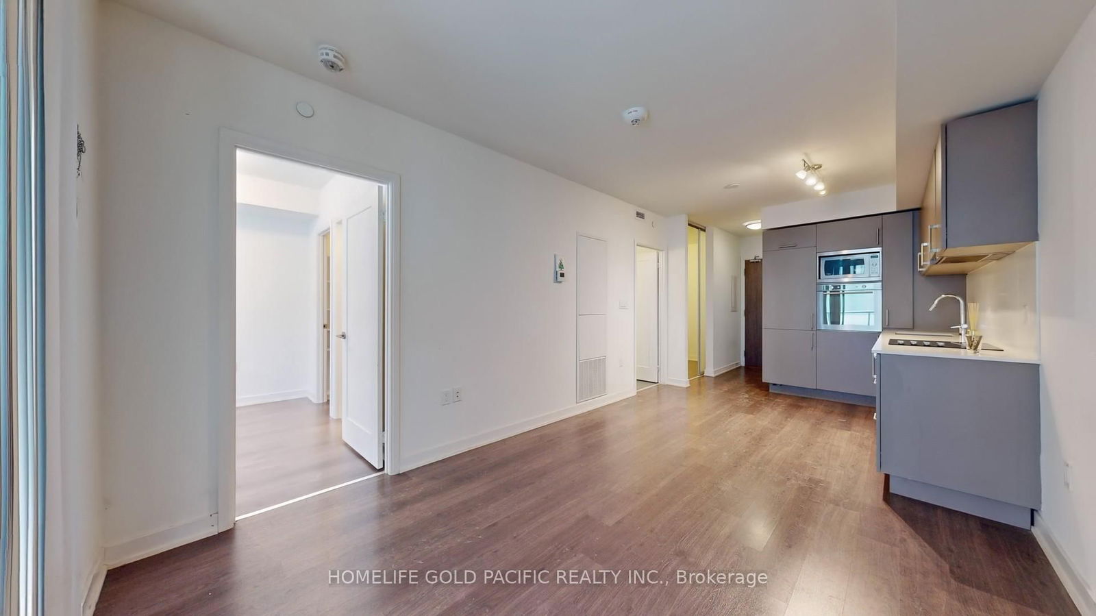 27 Bathurst St, unit 516W for sale