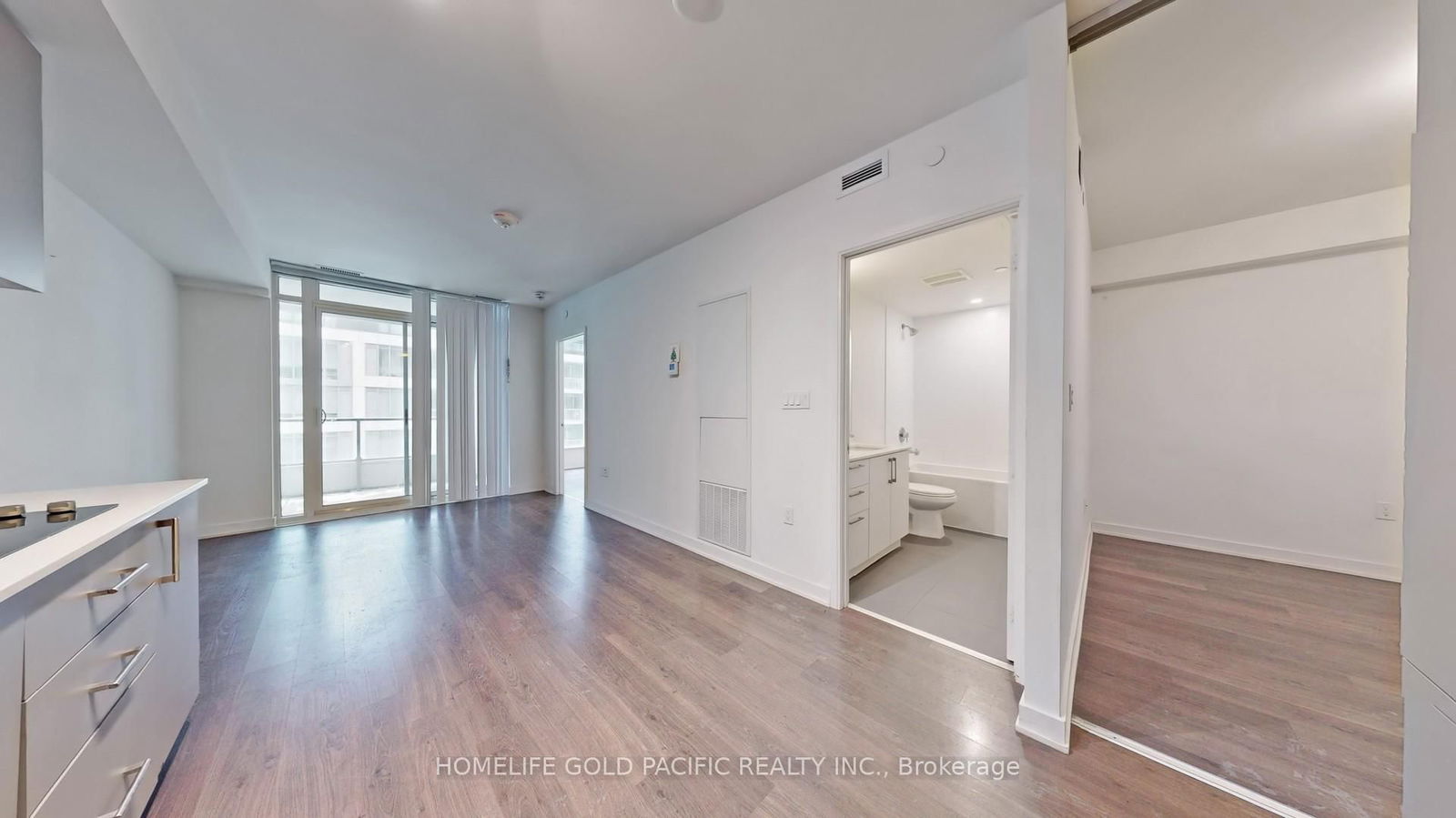 27 Bathurst St, unit 516W for sale