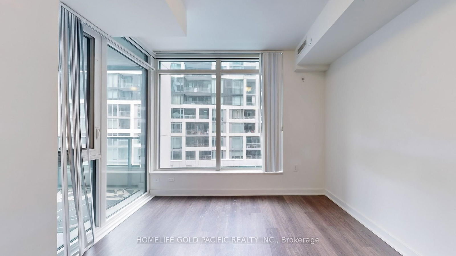 27 Bathurst St, unit 516W for sale