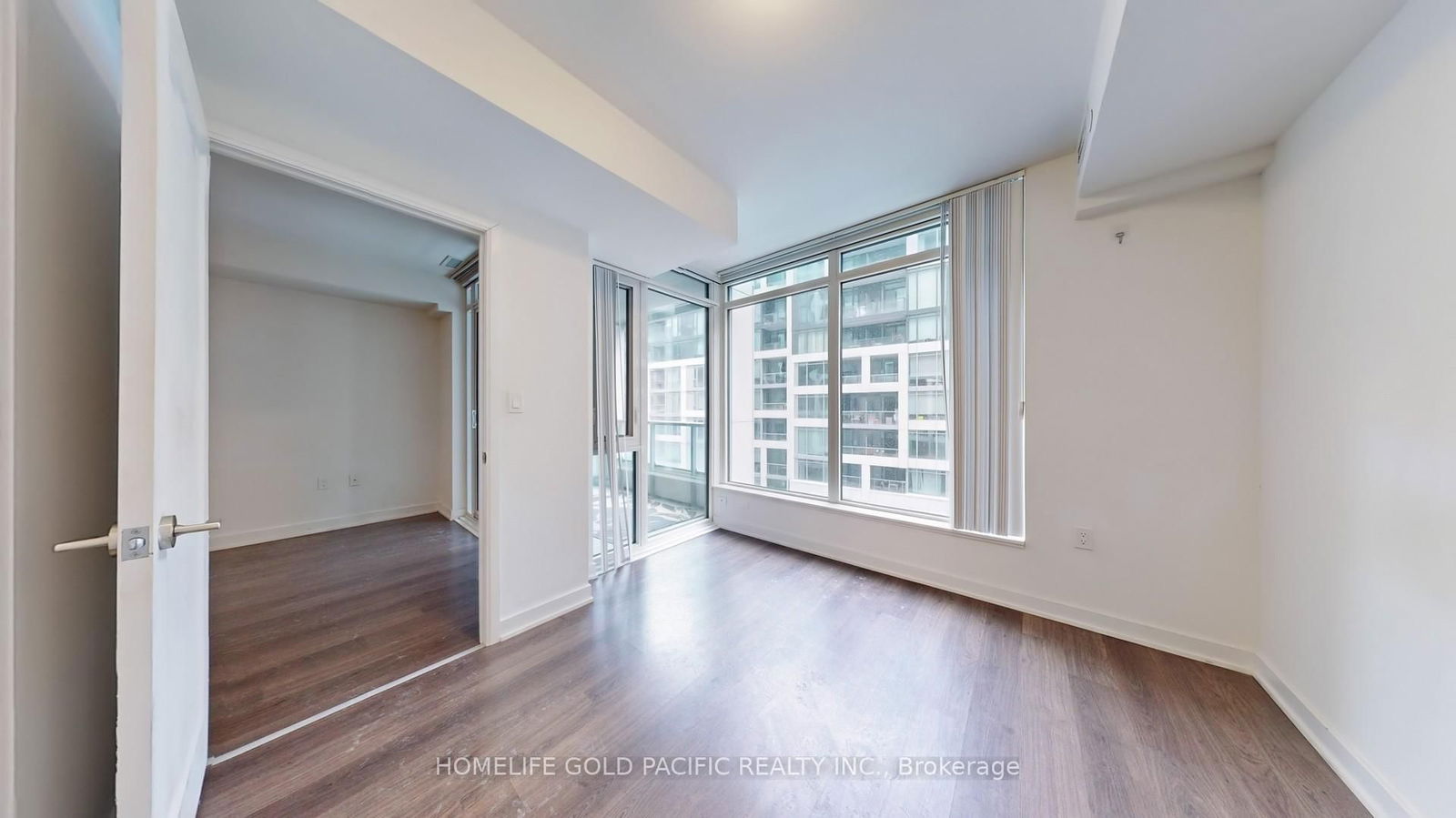 27 Bathurst St, unit 516W for sale