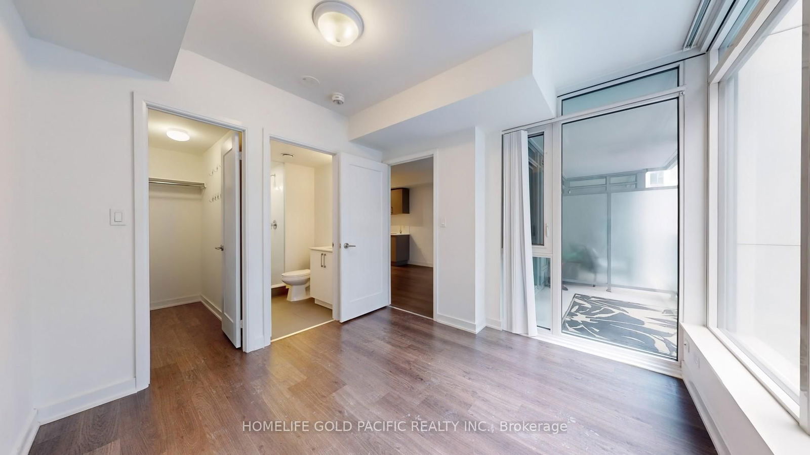 27 Bathurst St, unit 516W for sale