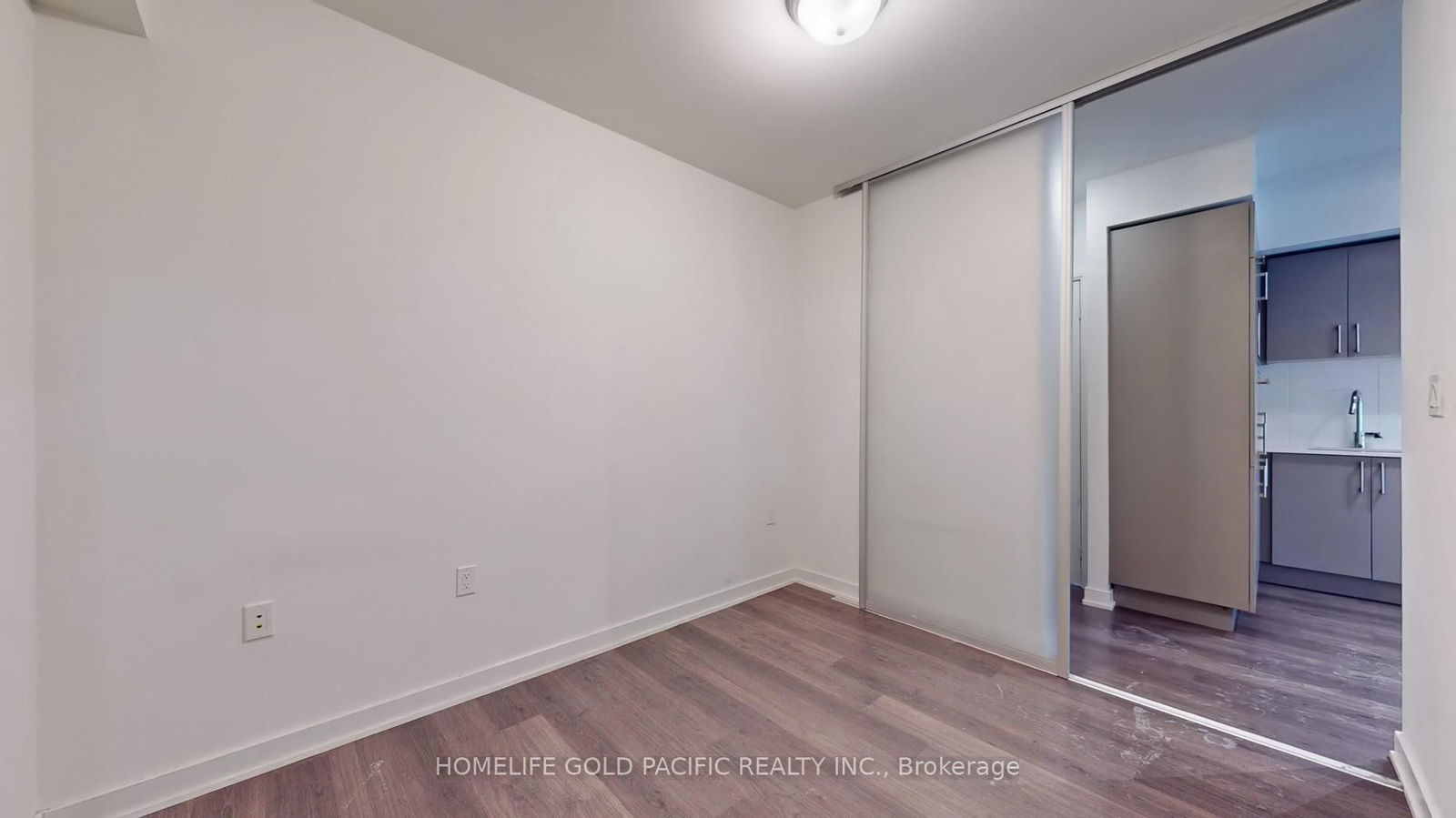 27 Bathurst St, unit 516W for sale