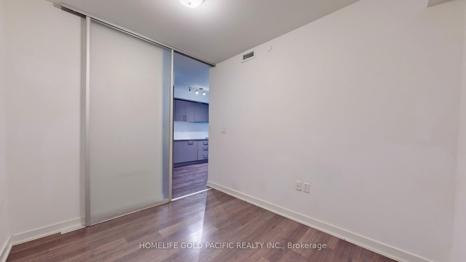 27 Bathurst St, unit 516W for sale