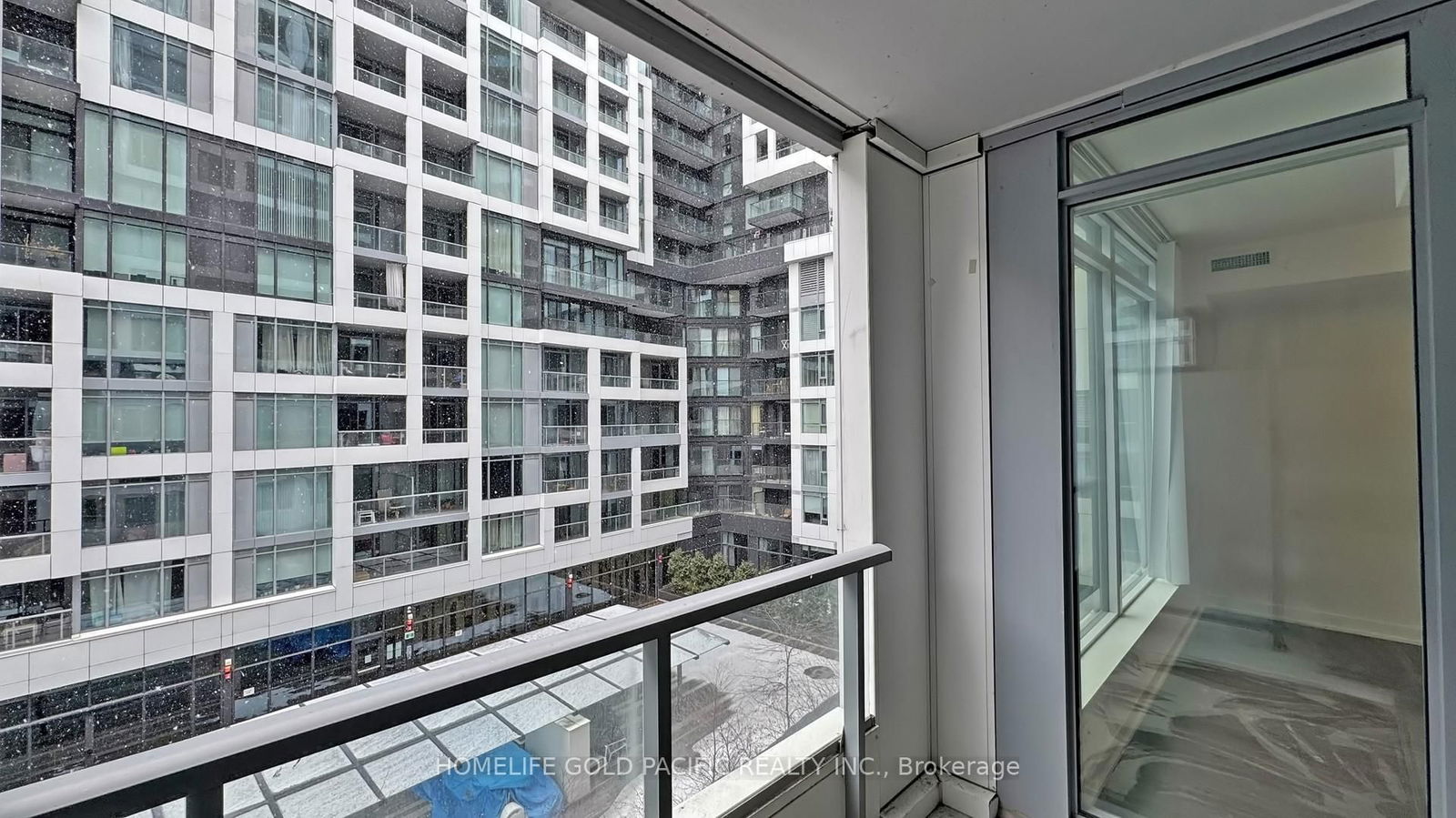 27 Bathurst St, unit 516W for sale