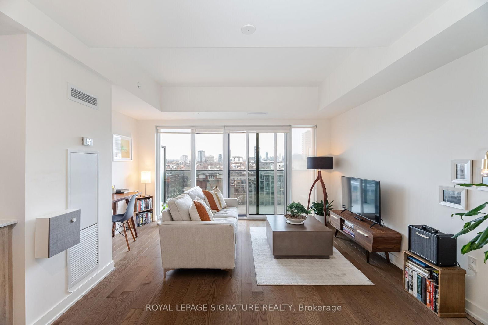 330 Richmond St W, unit 1110 for rent