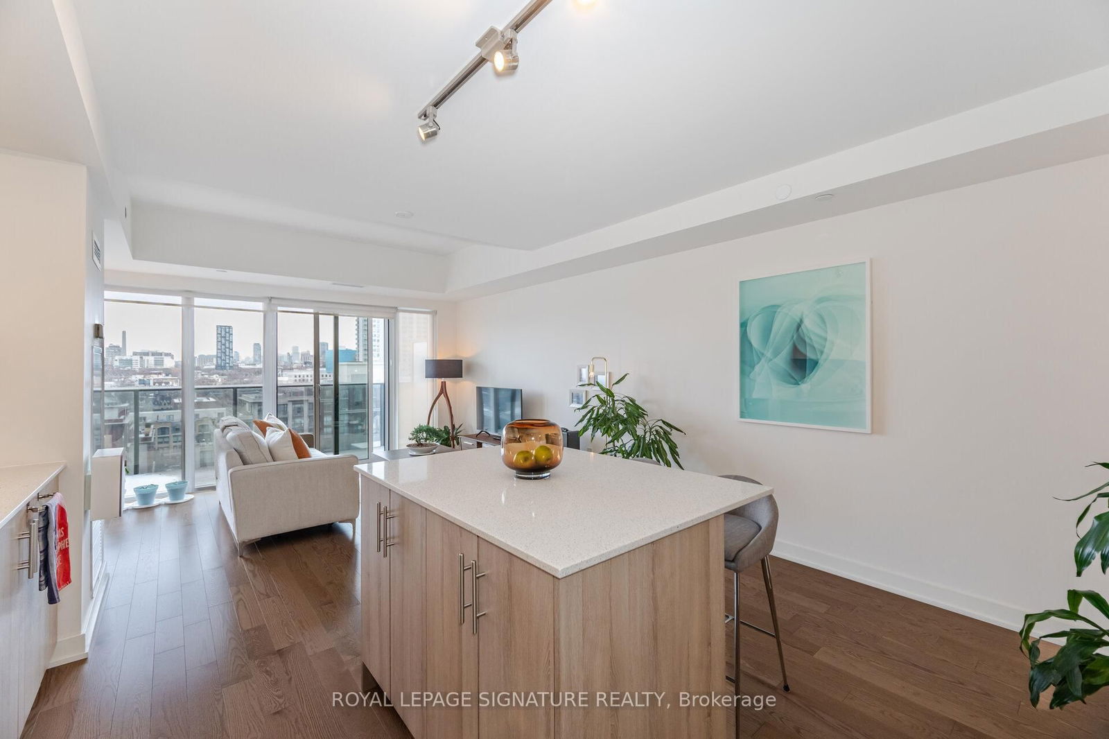 330 Richmond St W, unit 1110 for rent