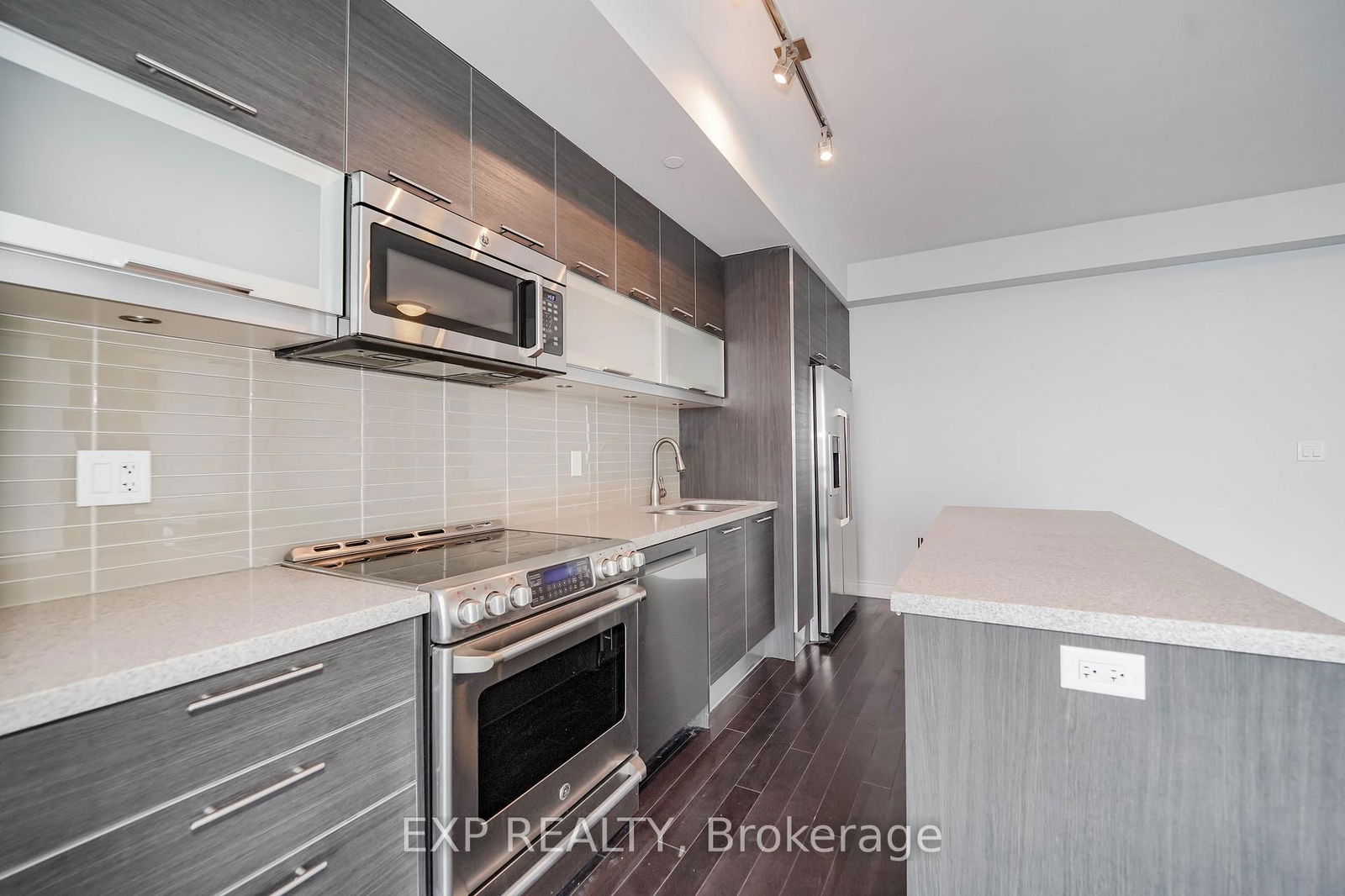 388 Yonge St, unit 6414 for rent