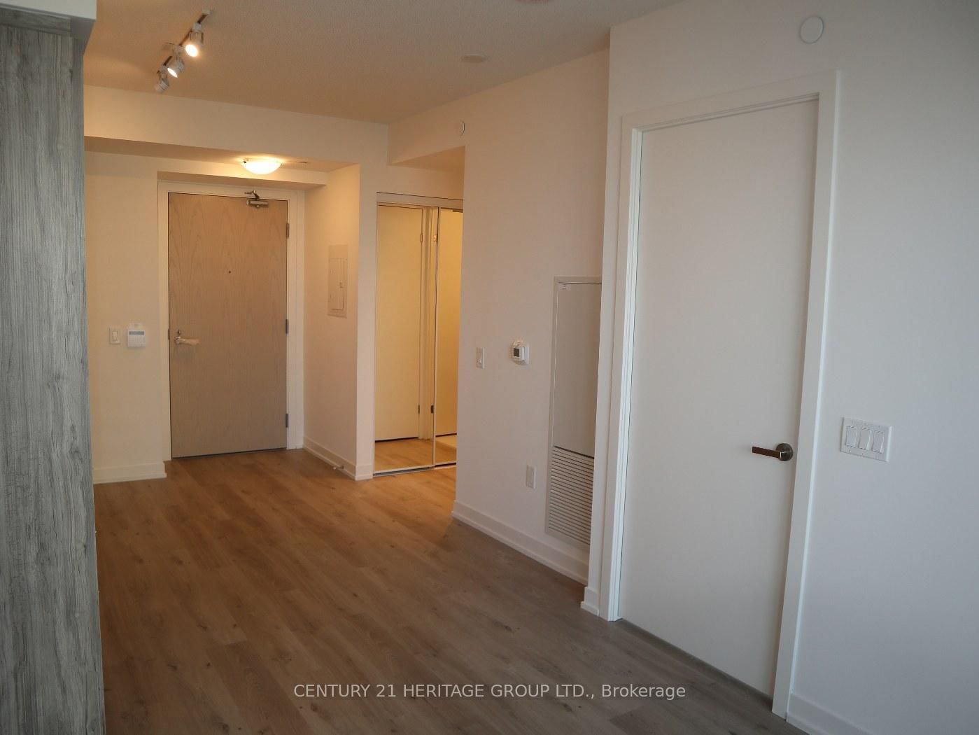 138 Downes St, unit 2705 for rent