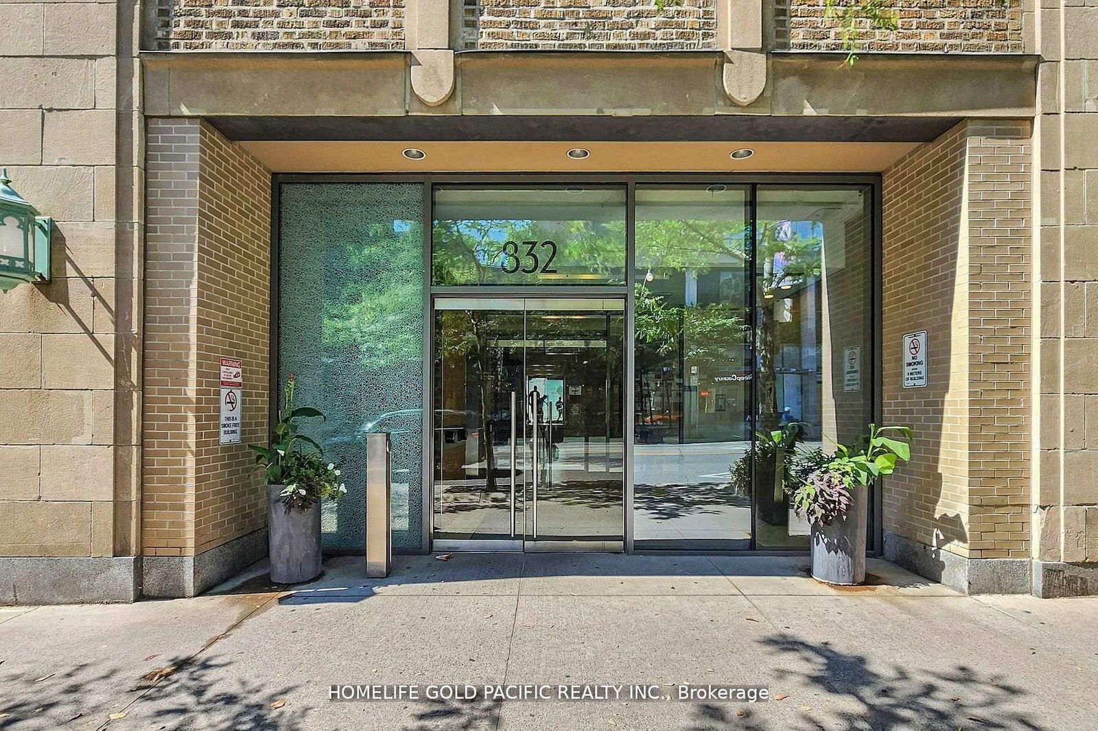 832 Bay St, unit 1202 for sale