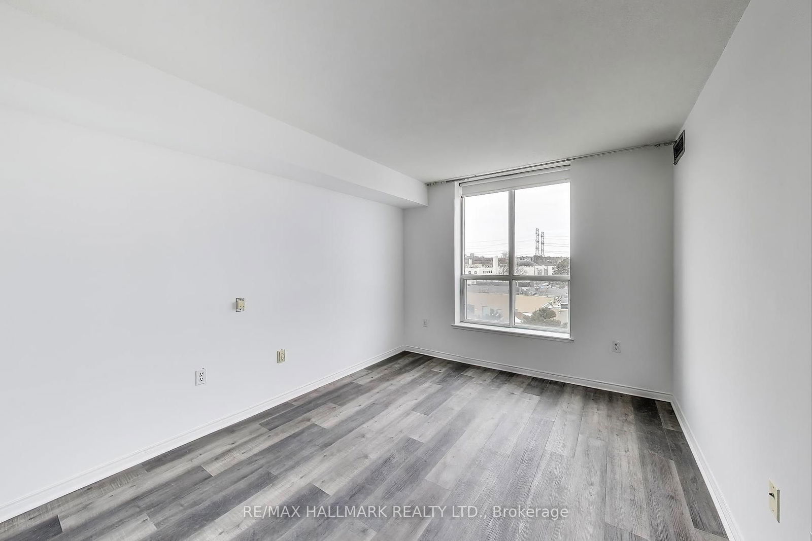 11 Thorncliffe Park Dr, unit 406 for sale