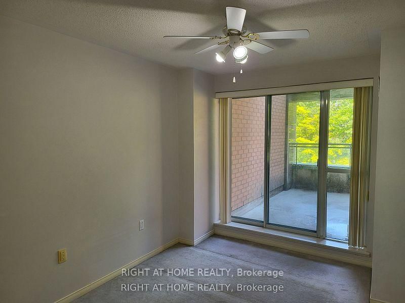 889 Bay St, unit 202 for rent