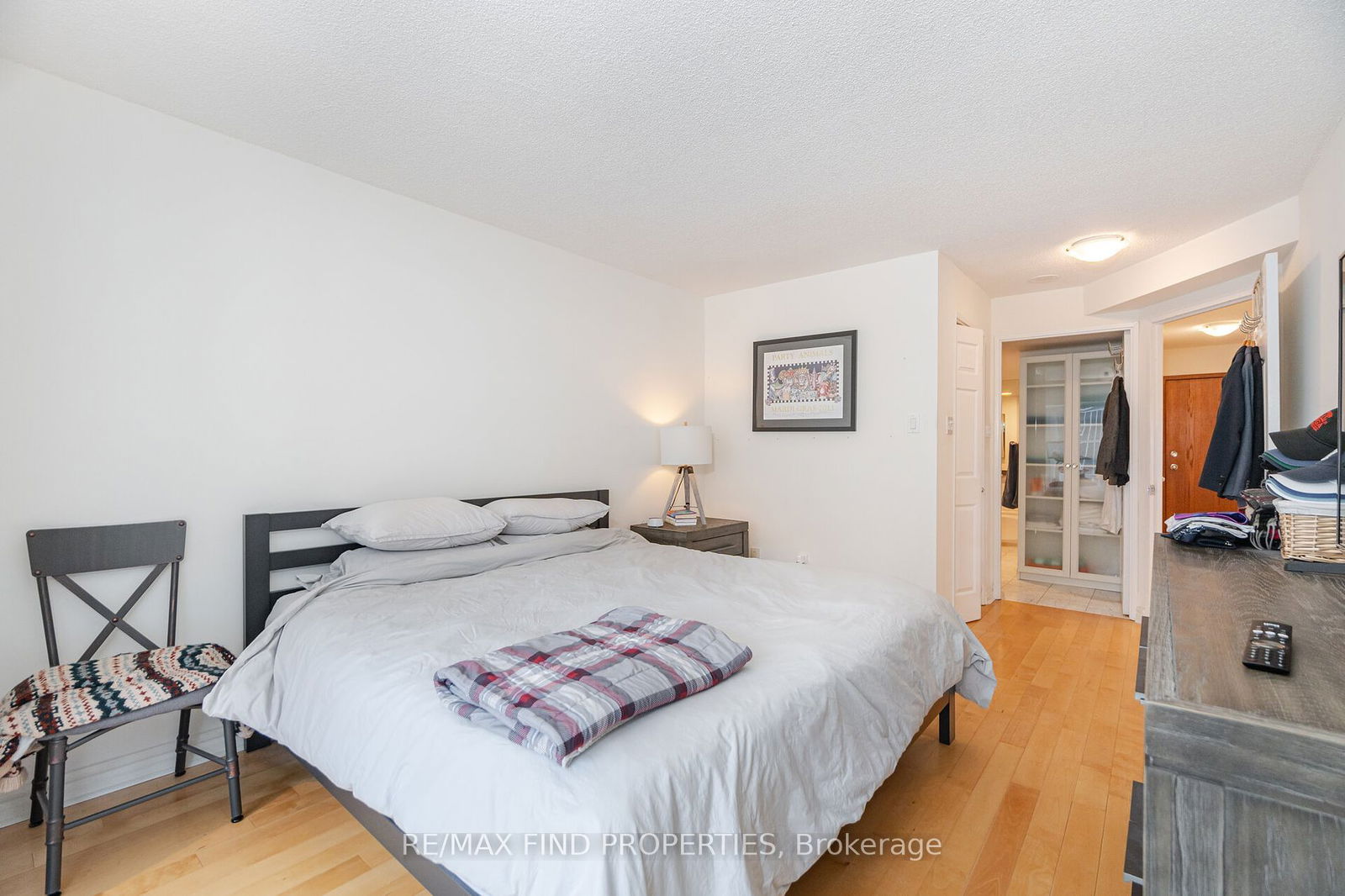 33 University Ave, unit 1205 for rent