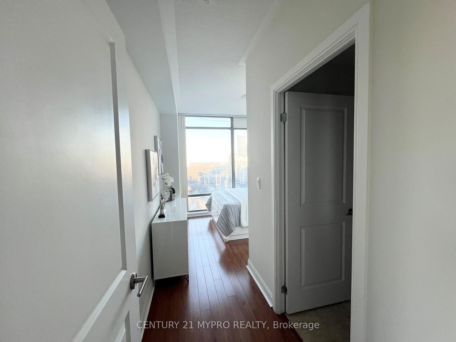 18 Yorkville Ave, unit 2109 for sale