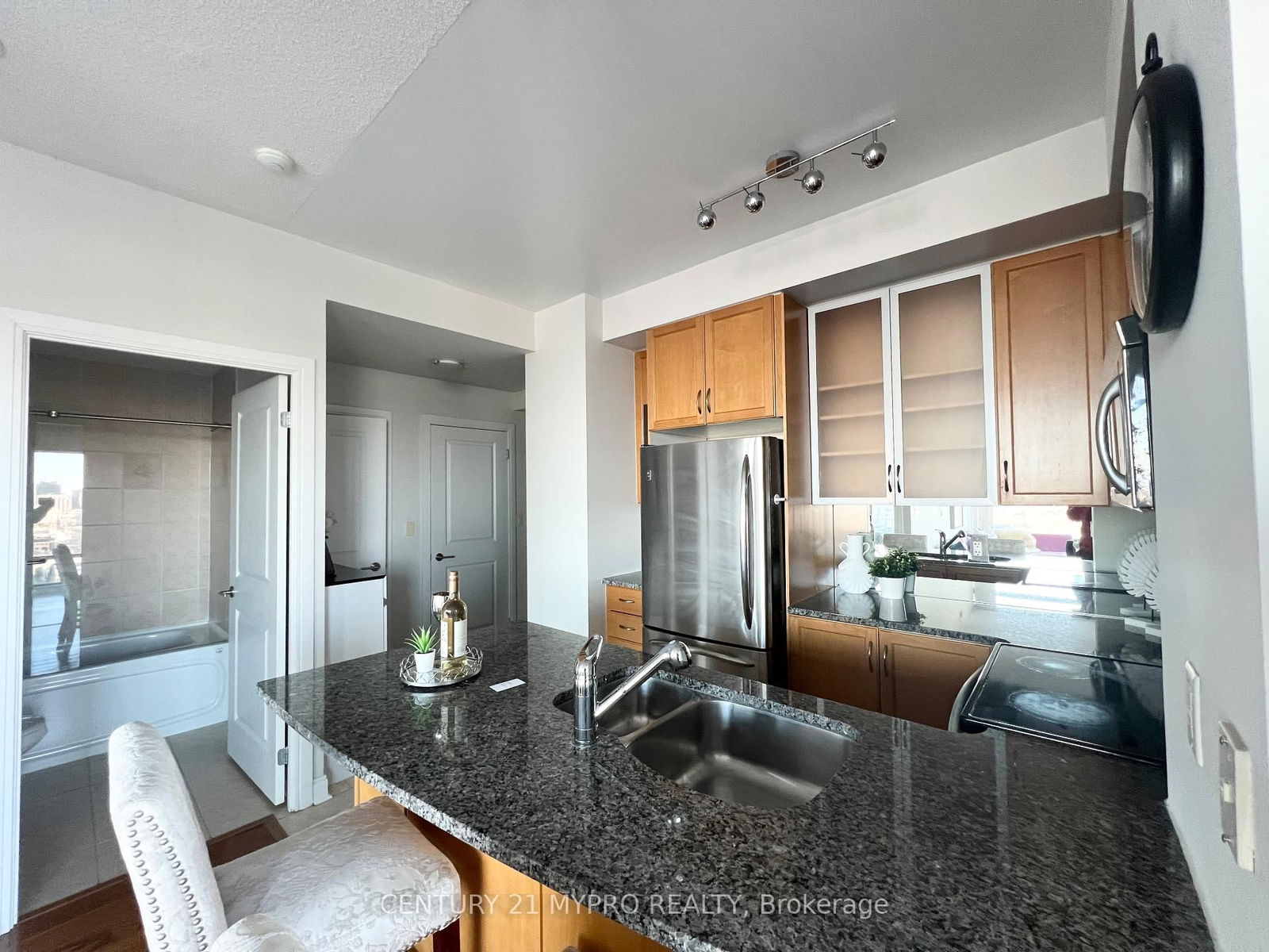 18 Yorkville Ave, unit 2109 for sale