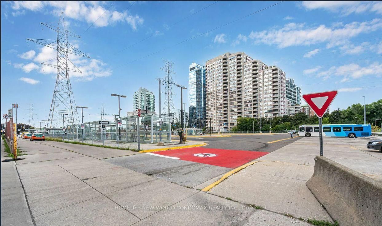 7 Bishop Ave, unit 1015 for sale