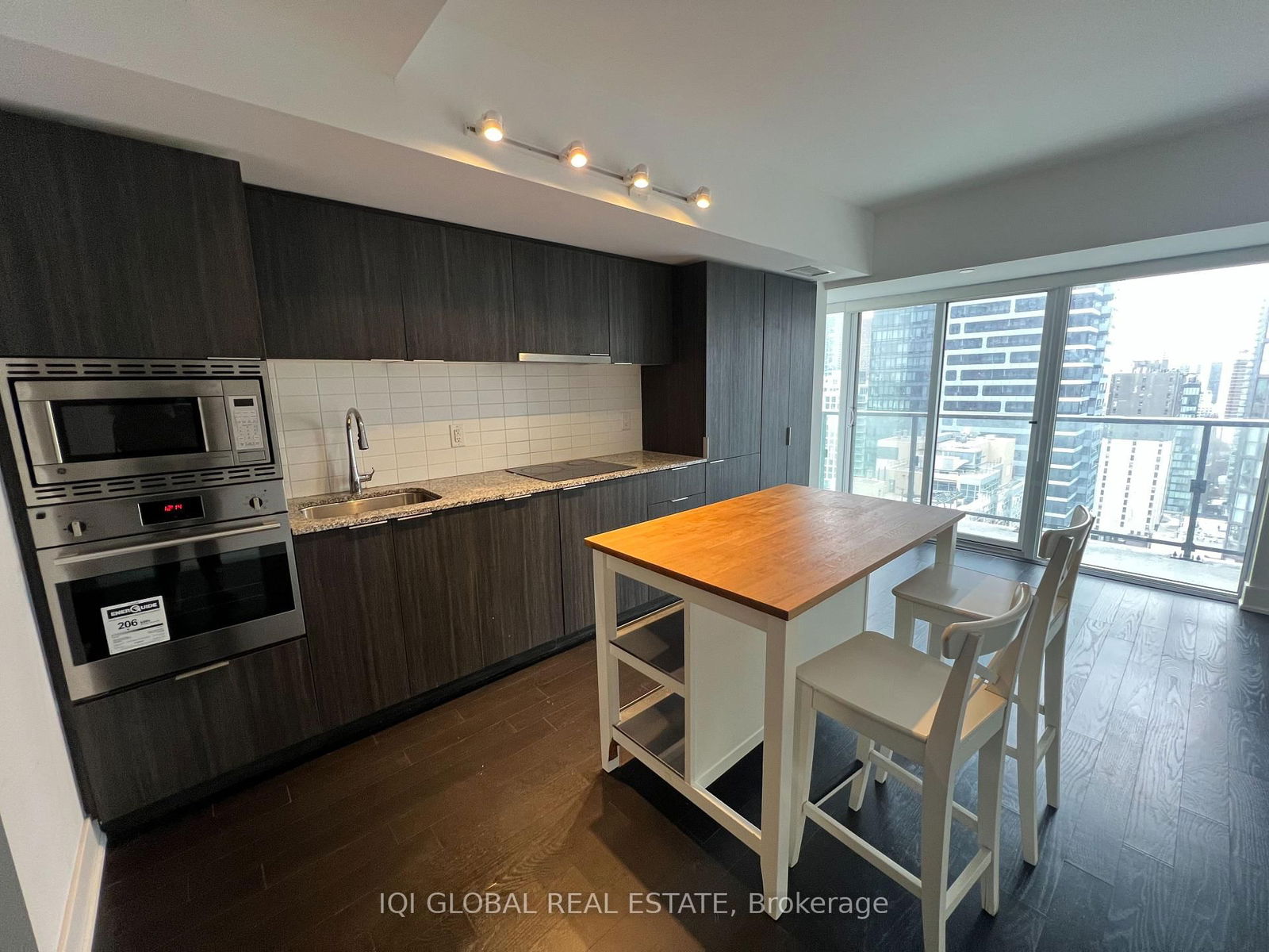 955 Bay St, unit 2215 for rent