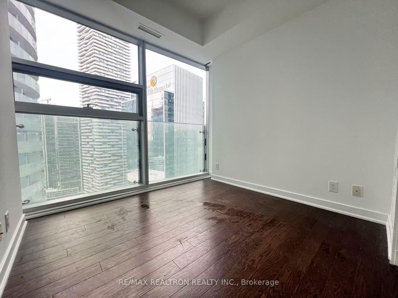 12 York St, unit 3310 for rent