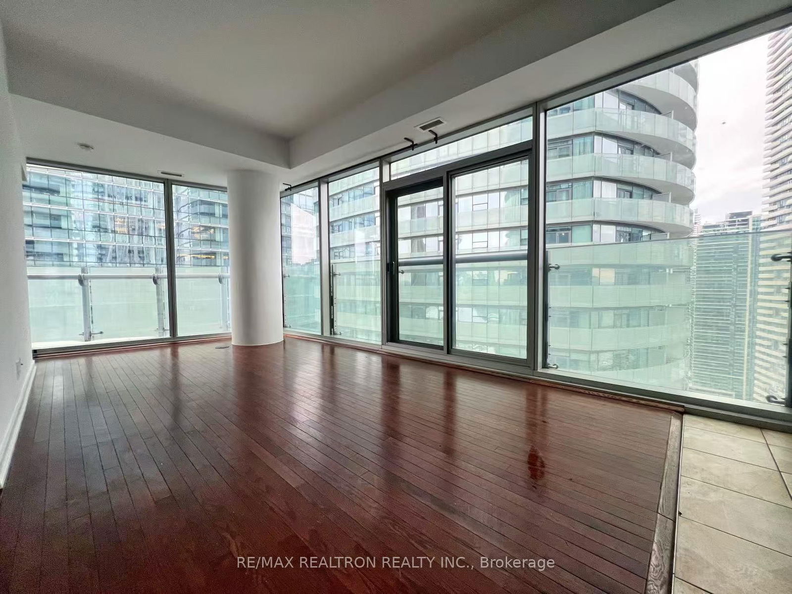 12 York St, unit 3310 for rent