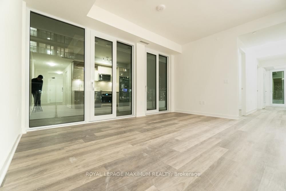 70 Princess St, unit 2015 E for rent