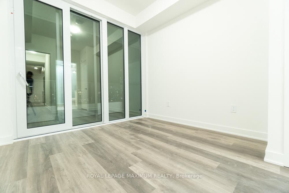 70 Princess St, unit 2015 E for rent