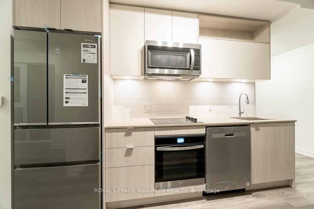 70 Princess St, unit 2015 E for rent