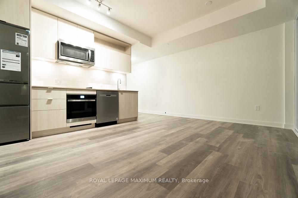 70 Princess St, unit 2015 E for rent