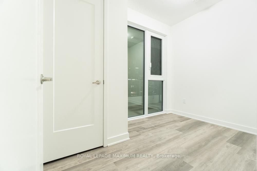 70 Princess St, unit 2015 E for rent