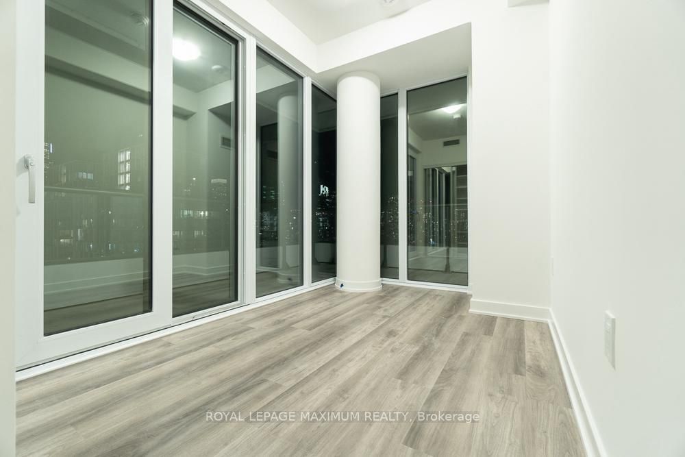 70 Princess St, unit 2015 E for rent