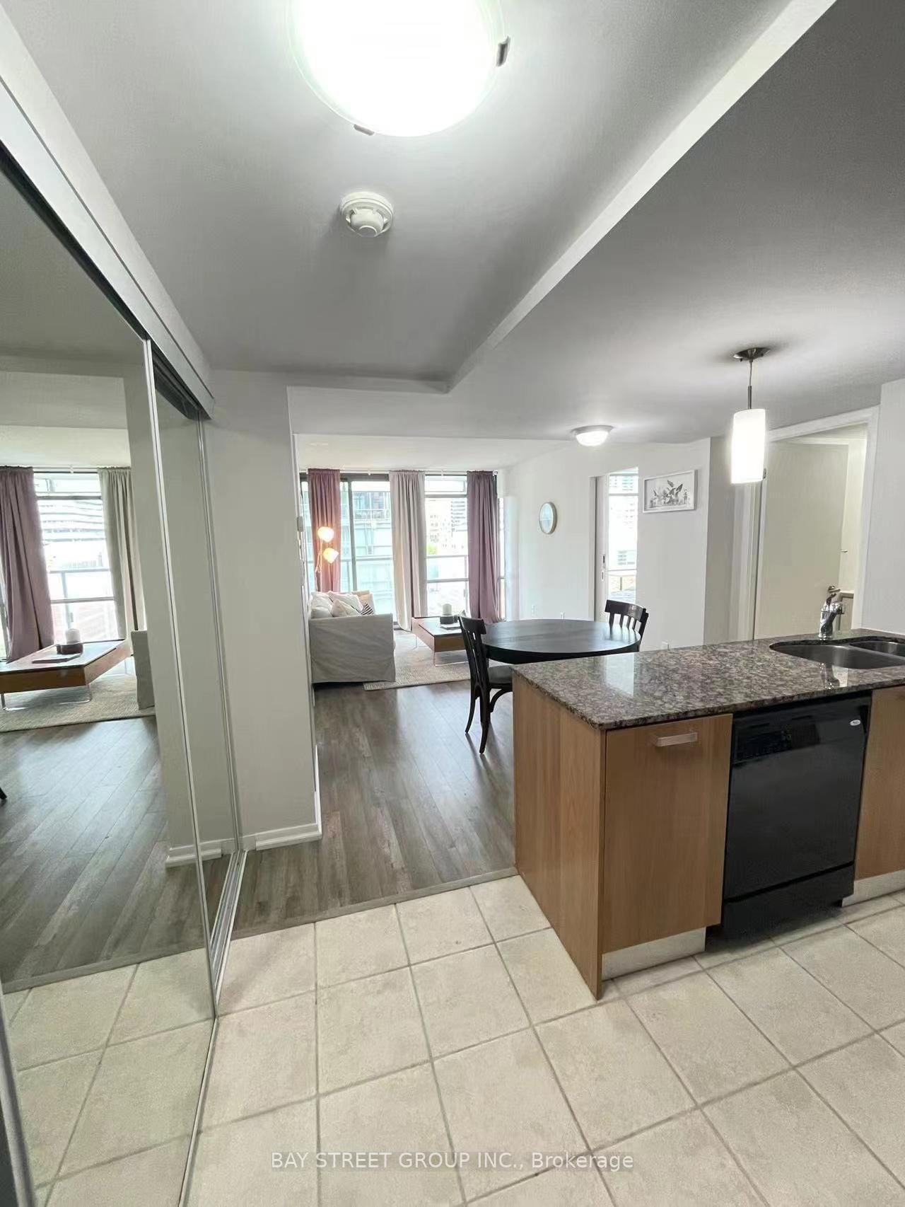 38 Grenville St, unit 609 for rent