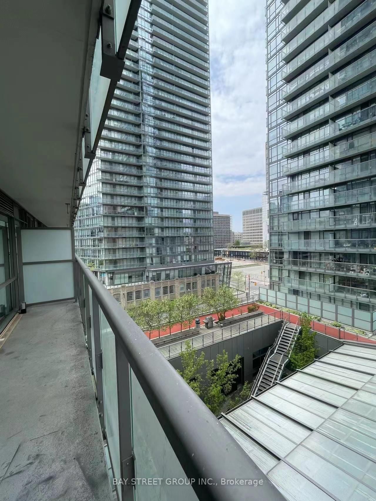 38 Grenville St, unit 609 for rent