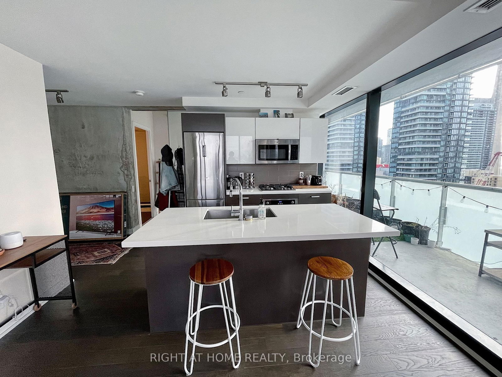 11 Charlotte St, unit 2402 for rent