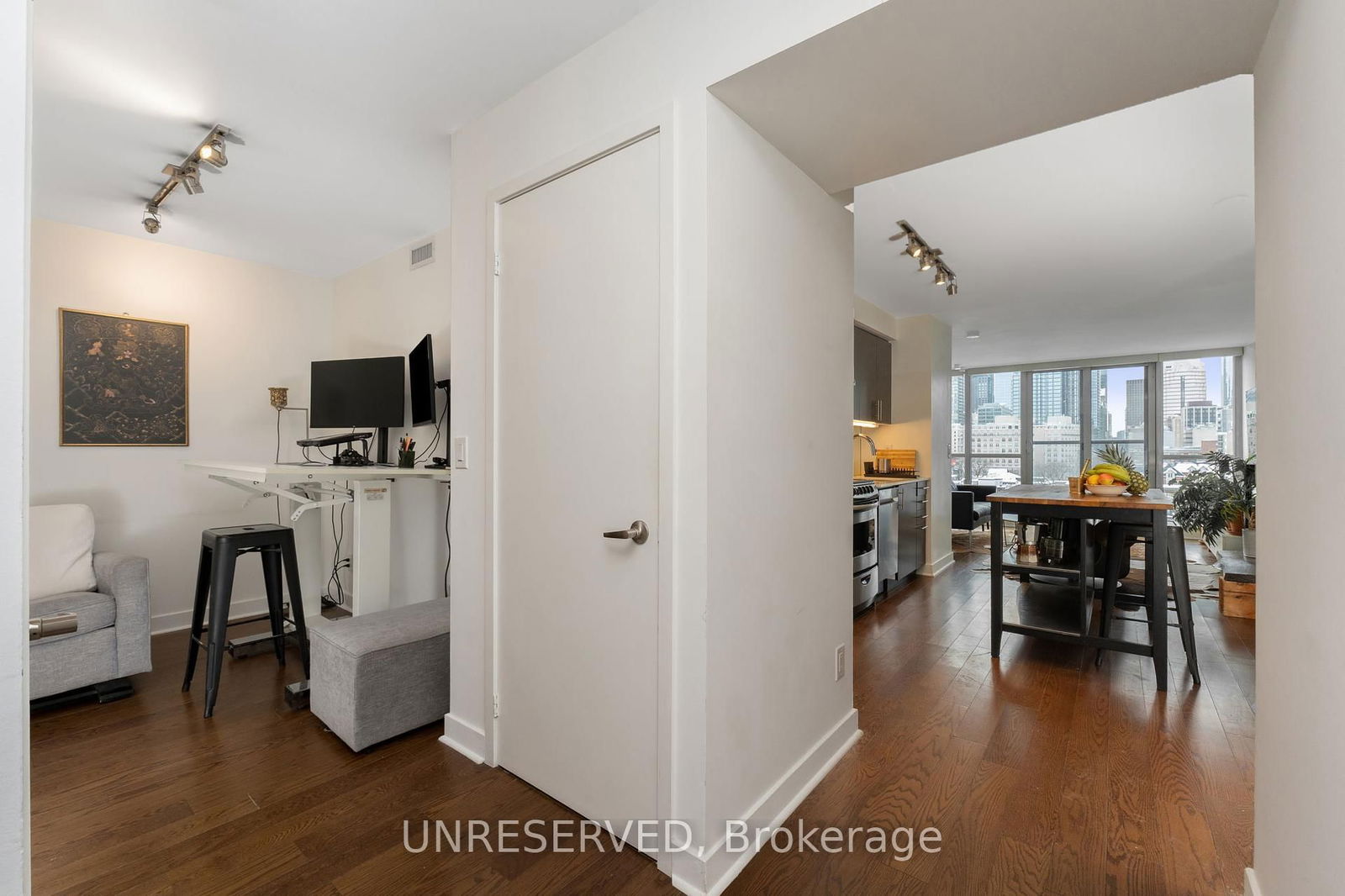 320 Richmond St E, unit 810 for sale